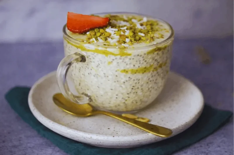 Strawberry Pistachio Overnight Oats