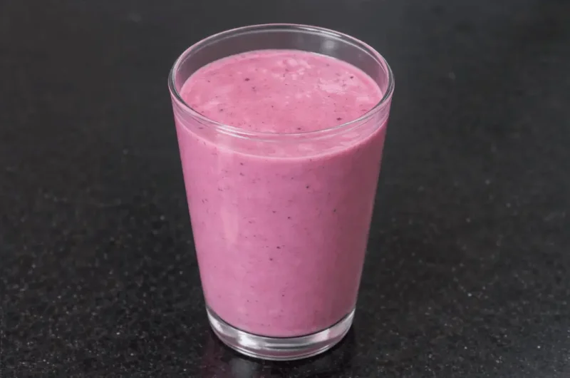 Anti-Inflammatory Raspberry & Hidden Veggie Smoothie
