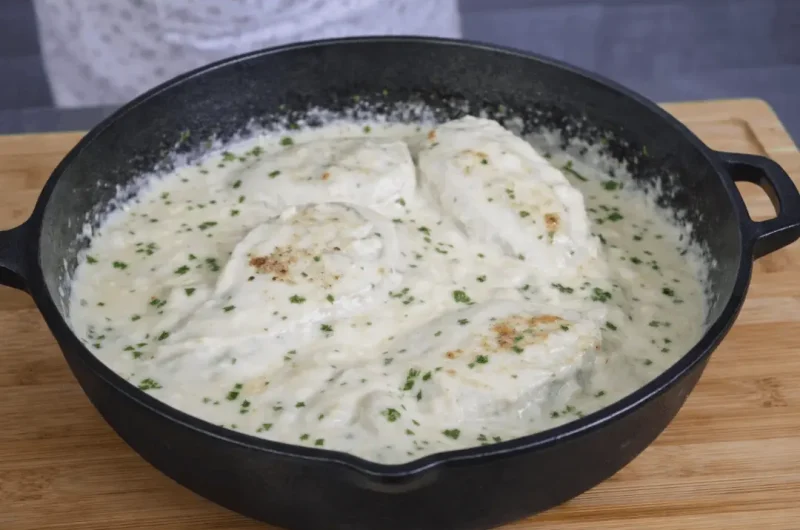 One Pan Tasty Chicken Fillet (Creamy & Garlic)